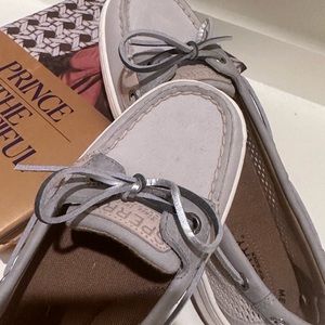 Sperry Angelfish gray boat shoes with silver laces size 6.5